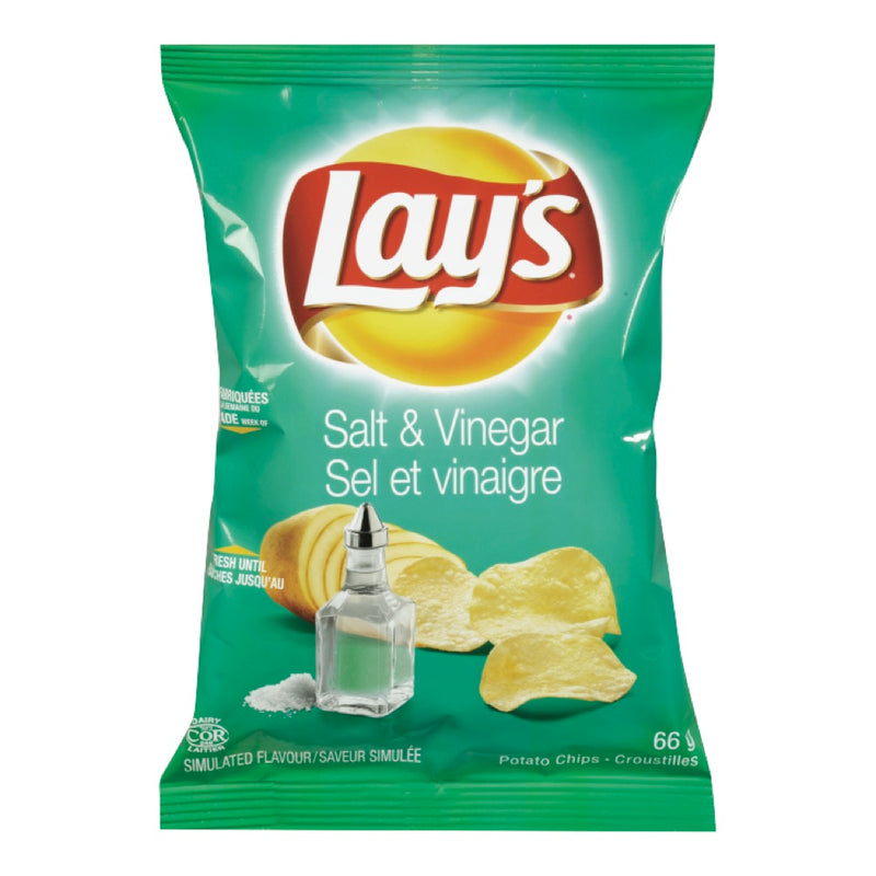LAY'S Salt & Vinegar Potato Chips 66g